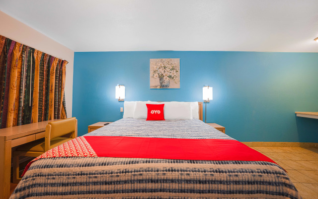 Royal Gateway Motel By OYO