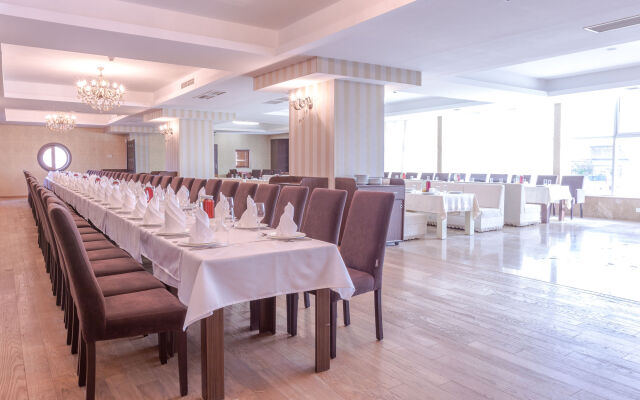 Premier Expo Hotel