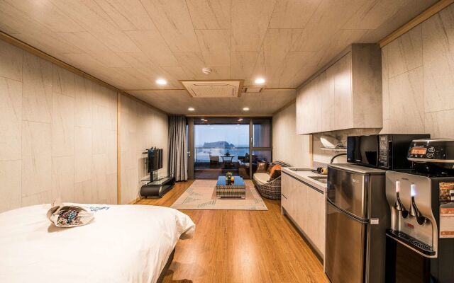 Visby Jeju Palm Village