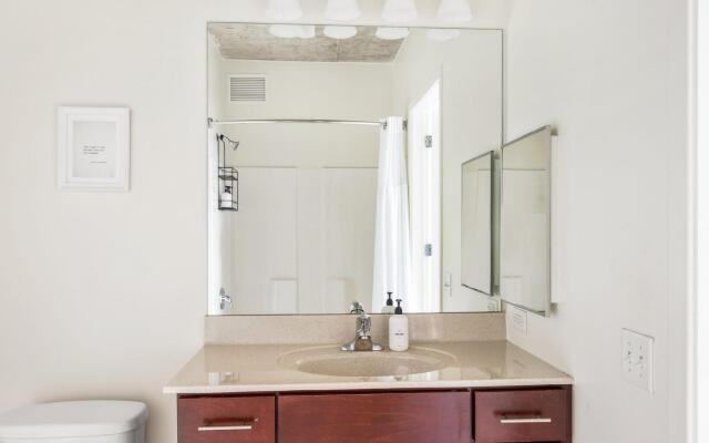 Chicago | Premiere 2BD/2BA South Loop Apartment