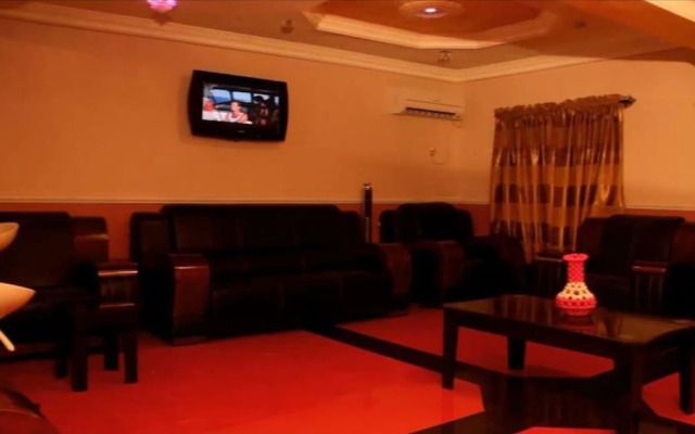 Hi Point Hotel And Suites