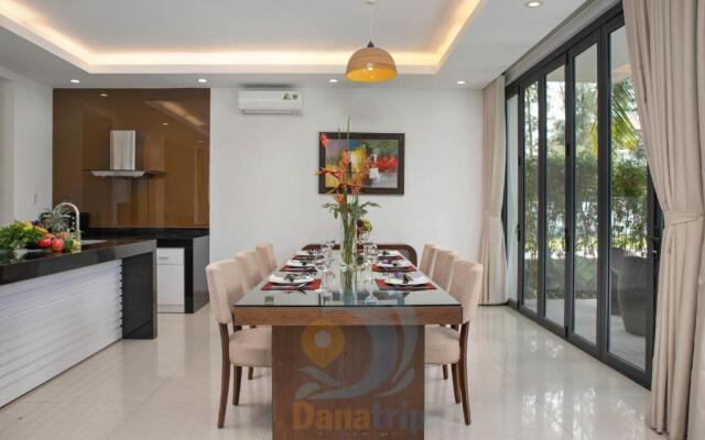 Deluxe villa along the beach