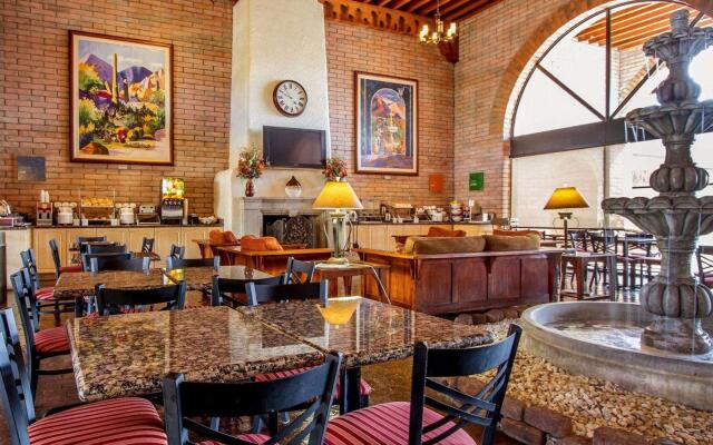 Comfort Suites Tucson near Sabino Canyon