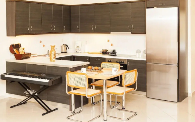 Spacious Apartment in Neos Kosmos