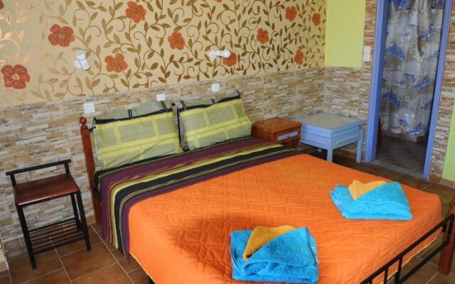 Efi Studios & Apartments