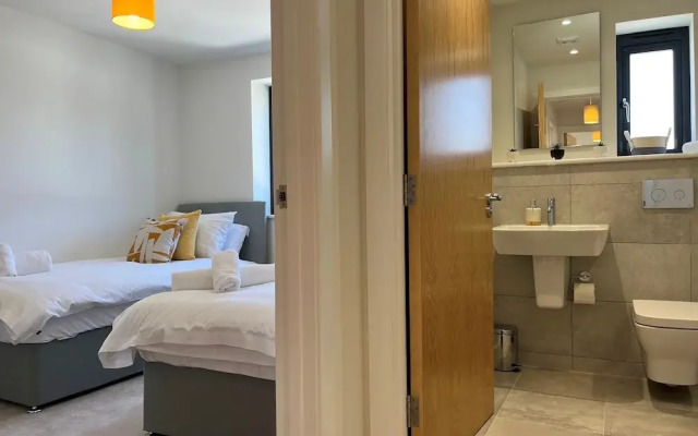 The Retreat on Morrab Sleeps 6 Balcony Parking