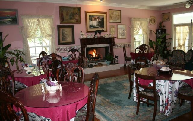 Heron Cay Lakeview Bed & Breakfast Inn