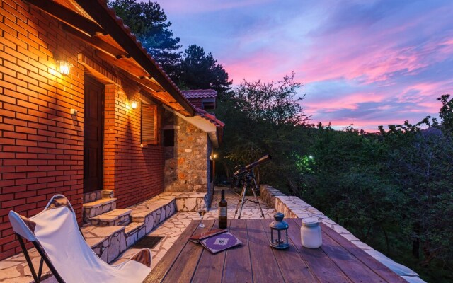 Escape in the Forest, Cosy Chalet with Home Cinema