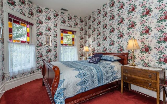 Kaleidoscope Inn & Gardens