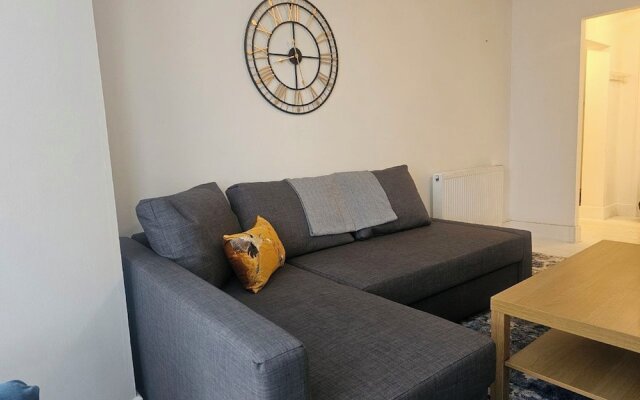 Seaside Haven Coastal Comfort 200m from the Beach