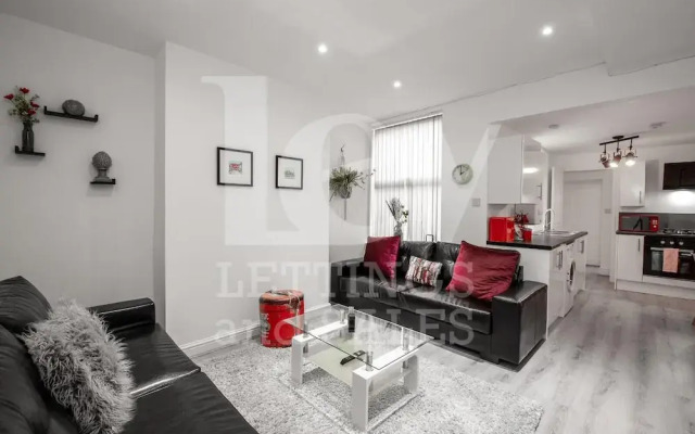 Lush Apartment 5 Bedroom House - WBR