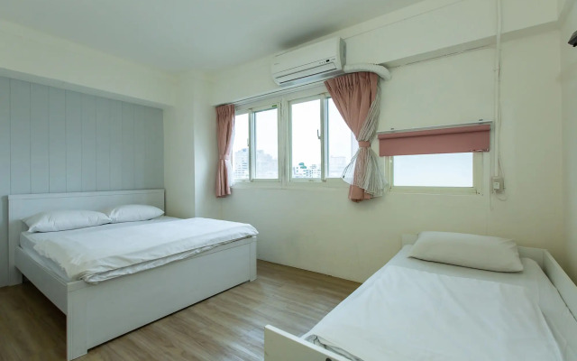 Mr Lobster's Secret Den Design Hostel