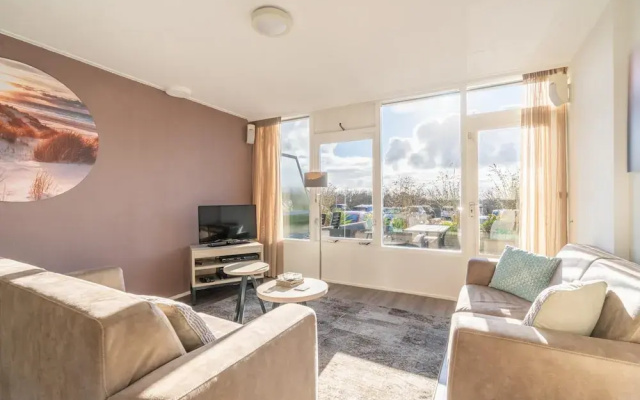 4-person Apartment With Island View