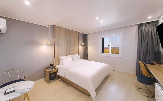 Ariel Hotel