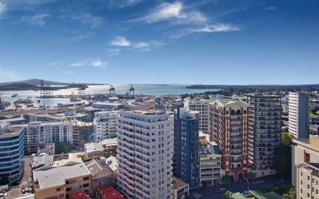QV Penthouse Apt in the Connaught - 441
