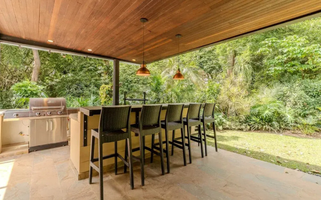w Incredible 5BR House w Jacuzzi in El Poblado
