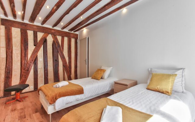 43 - Spacious Parisian Flat of Grands Boulevards