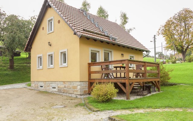 Charming Holiday Home in Hohnstein ot Lohsdorf