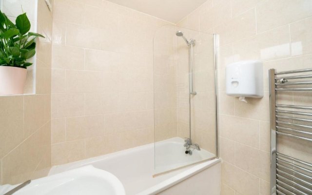 Economy Double Room G2 (Sandycroft Guest House)