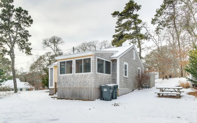 Walk to Beach: South Chatham Home