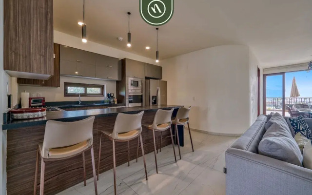 The Canuva Lux 204 in Cruz de Huanacaxtle