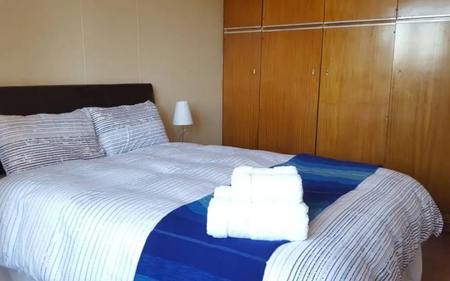 Central 1 Bedroom Apartment in Gardens