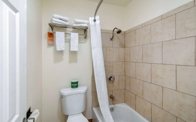 Howard Johnson Suites by Wyndham San Diego Chula Vista/BayFt