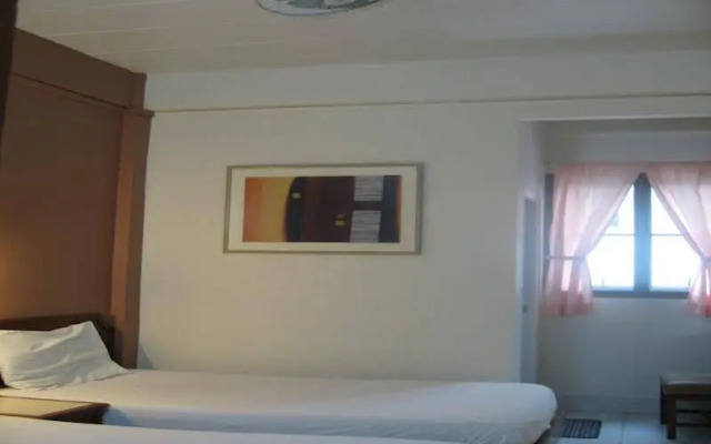 OYO 335 Top Inn Khaosan