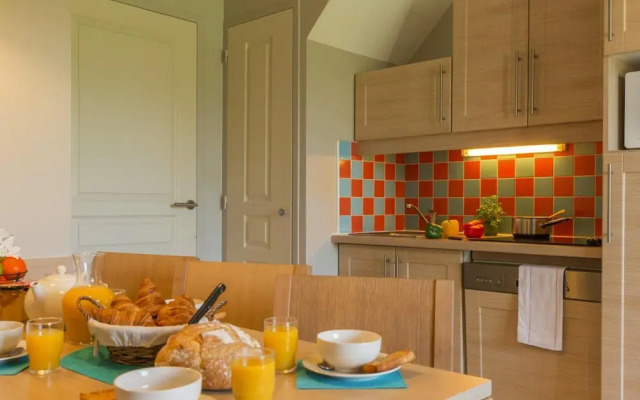 Holiday Home in Residence Le Green Beach, Port-en-besssin-huppain