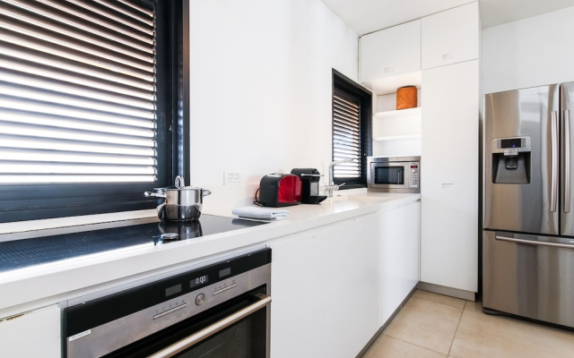 Chic Duplex Penthouse by FeelHome