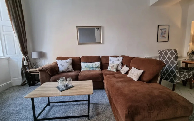 Rose Apartment 2-bed Town Centre Apartment in Ayr