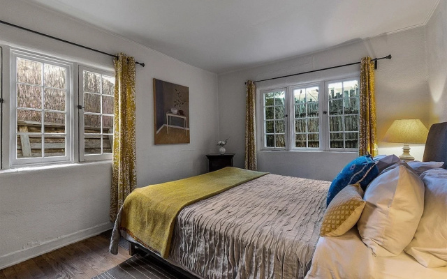 Artist Adobe - Blocks From The Plaza and Rail Yard, Southwestern Charm, Modern Touches