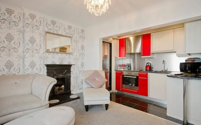 Seaview Regency Apartment With Private Parking