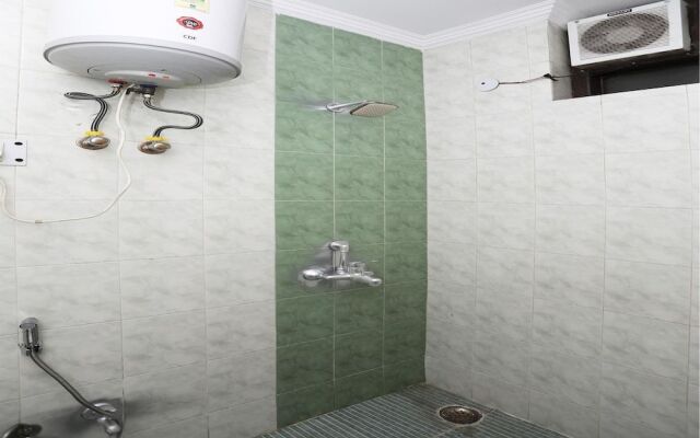 OYO 9530 Hotel Naval Residency