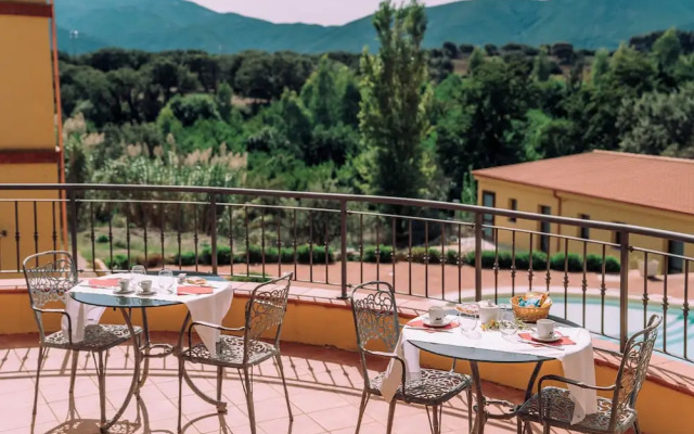 Hotel with swimming pool in Arbus