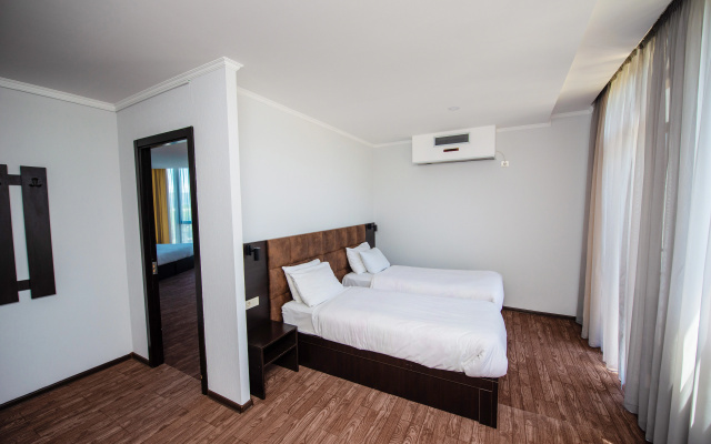 Hotel Shine Palace - Image 7