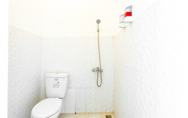 RedDoorz near Grojogan Sewu Tawangmangu