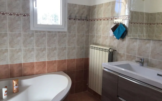 Cozy Villa in Saint-laurent-la-vernede
