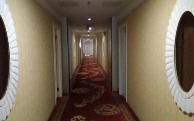 Jintan White House Business Hotel