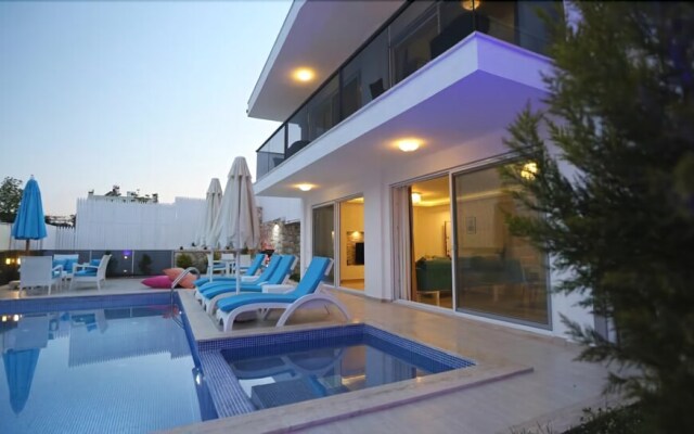 Villa Deniz by Akdenizvillam