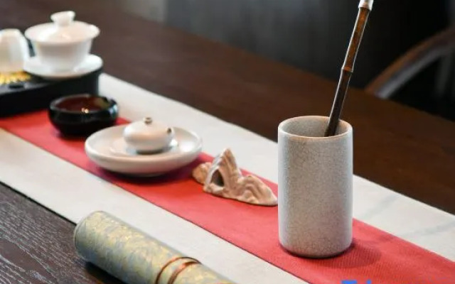 QIANNA HOTEL GLORIOUS (Xinyang Railway Station Shihe District)