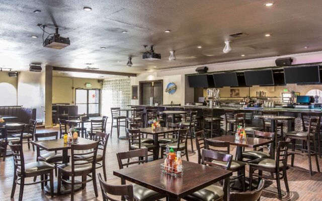 Quality Inn & Suites Bakersfield