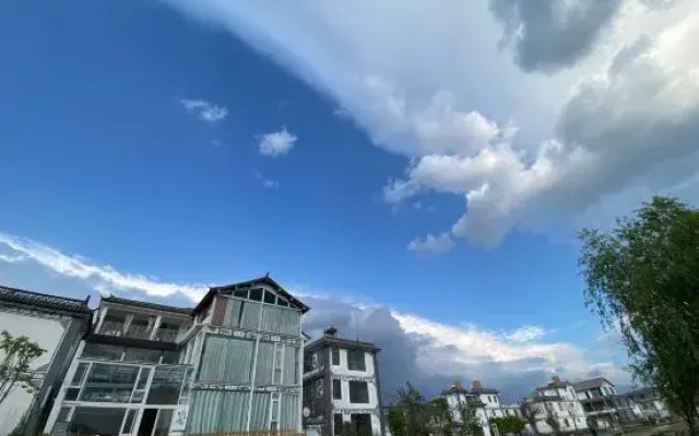 Luoluo Wuchen Lake View Inn