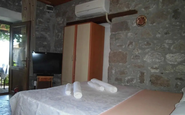 Assos Tasli Kosk