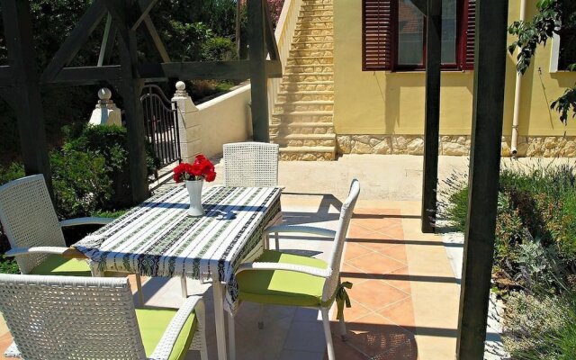 Nearby Beach, Modern Apartment Arena