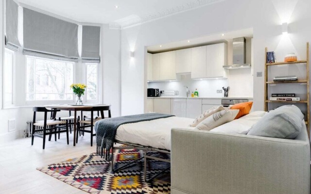 Designer 2 Bed on Hampstead High St