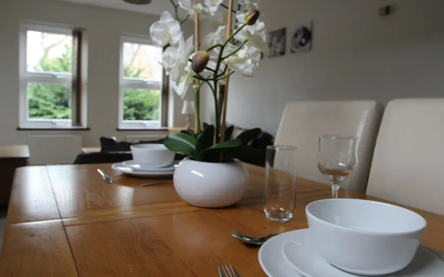 Chariotts Place
