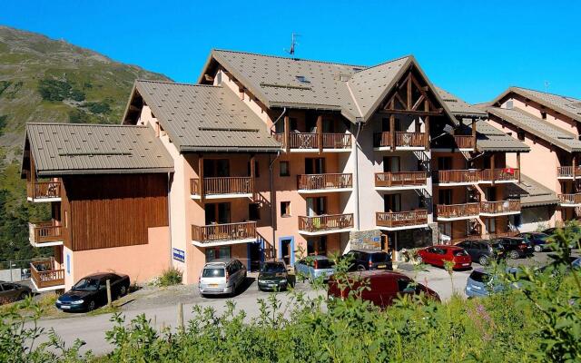 Apartment with a balcony or terrace near the piste