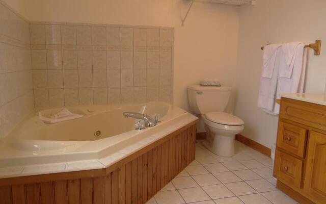 Rhea's Inn By The Sea