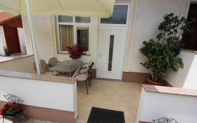 Family Apartment Mirela Borik